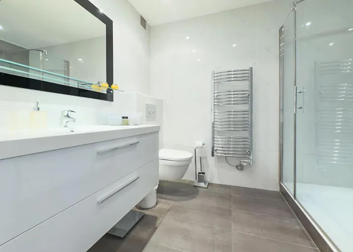 Daire The Artist By Winsome Destination *