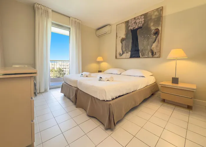 The Artist By Winsome Destination * Cannes