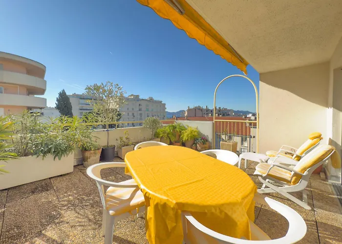 Daire The Artist By Winsome Destination