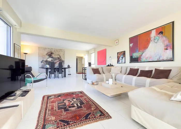 The Artist By Winsome Destination Daire Cannes