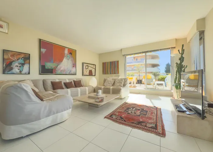 Daire The Artist By Winsome Destination *